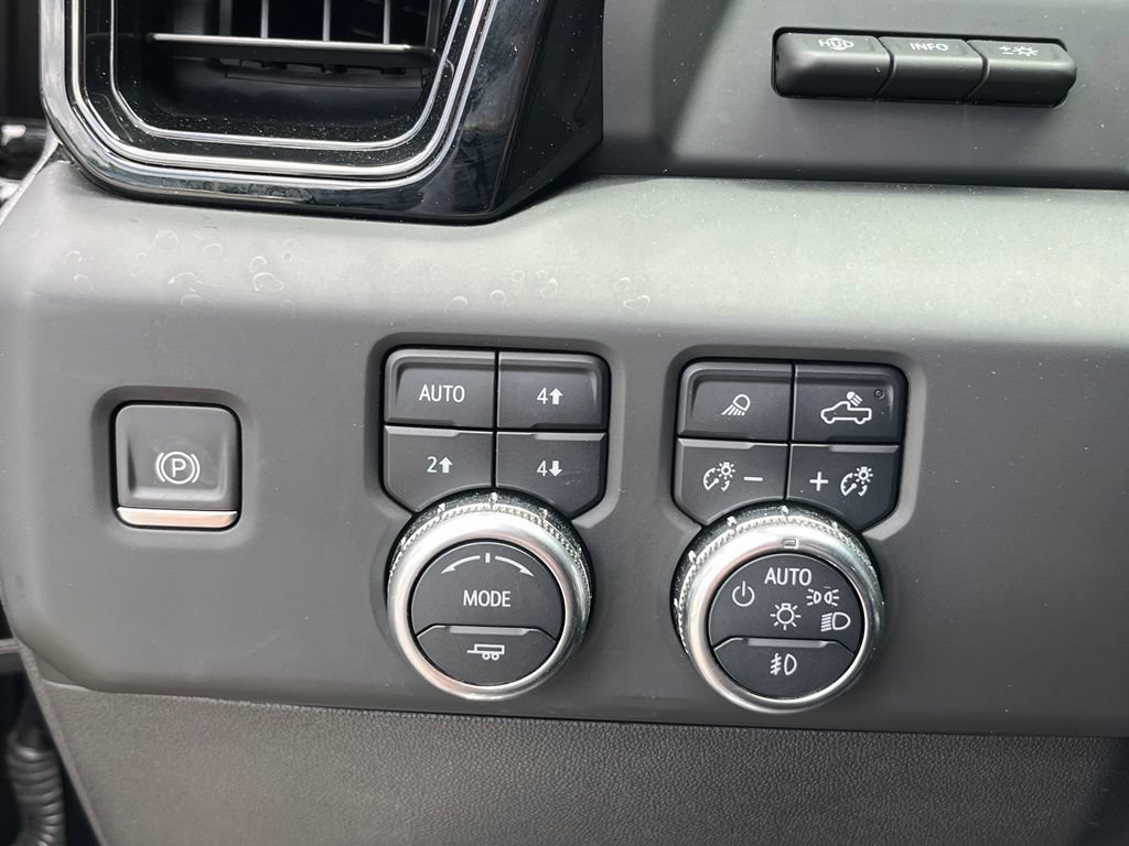 Used 2024 GMC Sierra 1500 AT4 w/ Technology Package AWD/4WD image 19