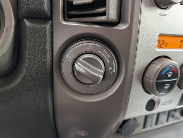 Used 2006 Nissan Titan LE w/ (R02) LE Off-Road Pkg image 18