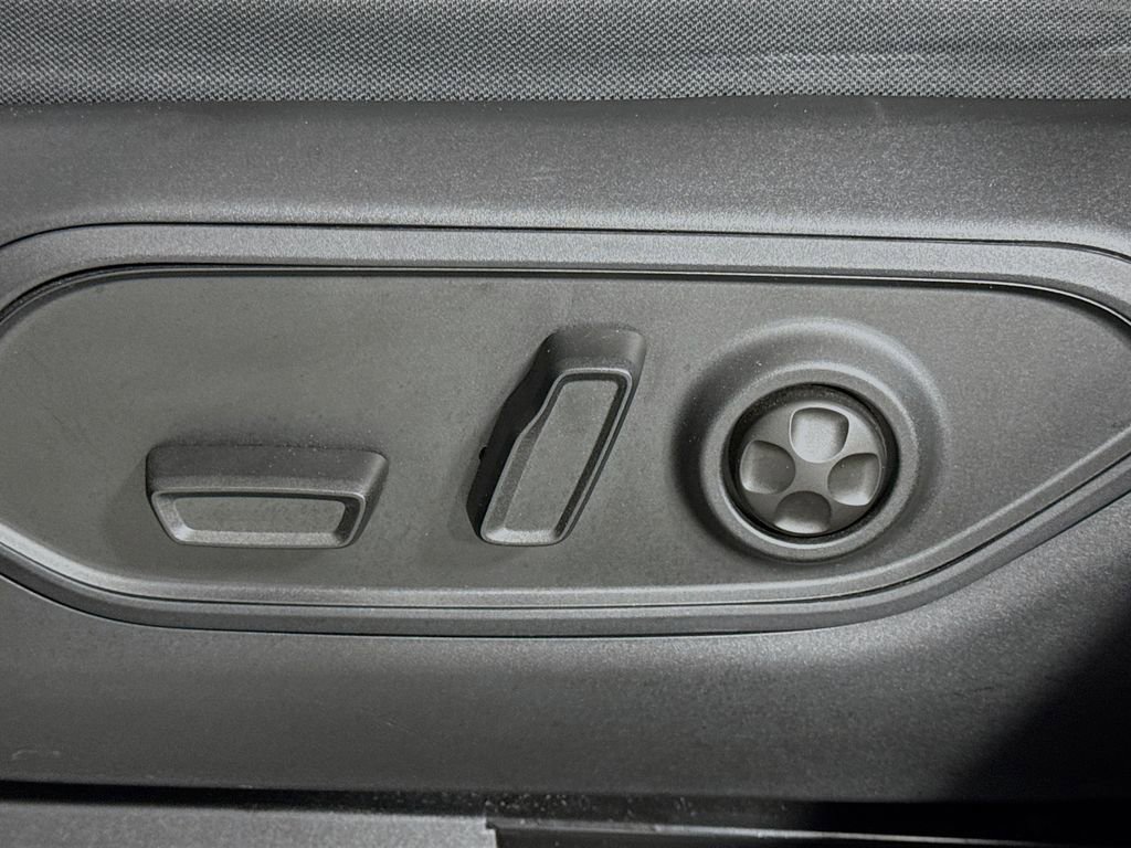Used 2023 Jeep Grand Cherokee Trailhawk w/ Advanced Protech Group II AWD/4WD image 18