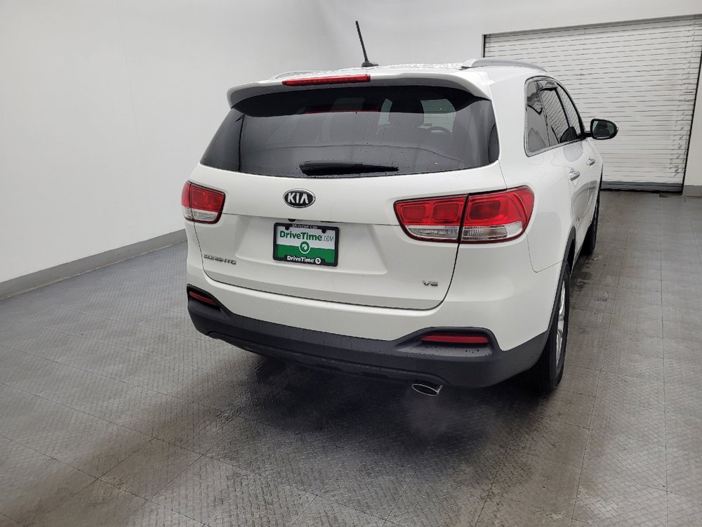 Used 2016 Kia Sorento LX image 7