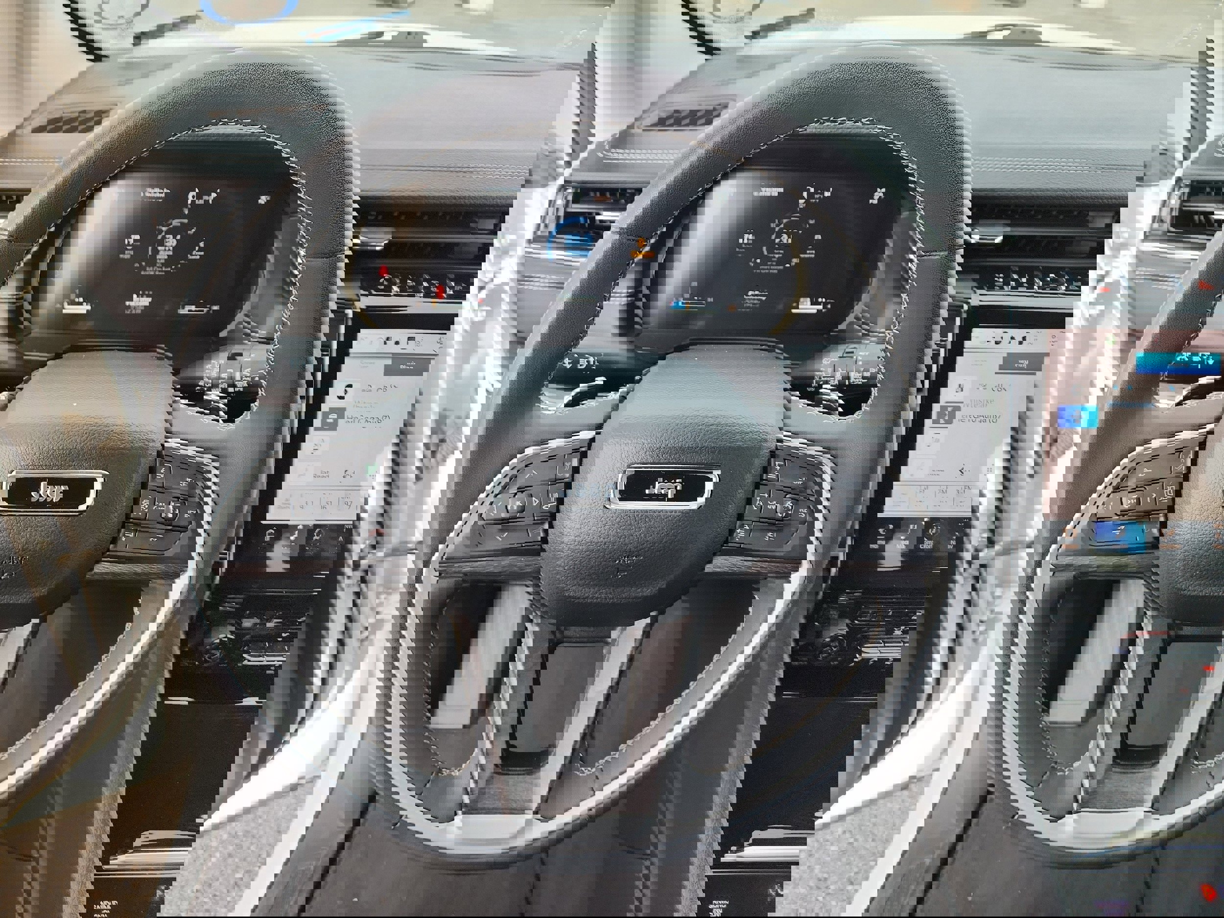 Used 2023 Jeep Grand Cherokee Limited image 18