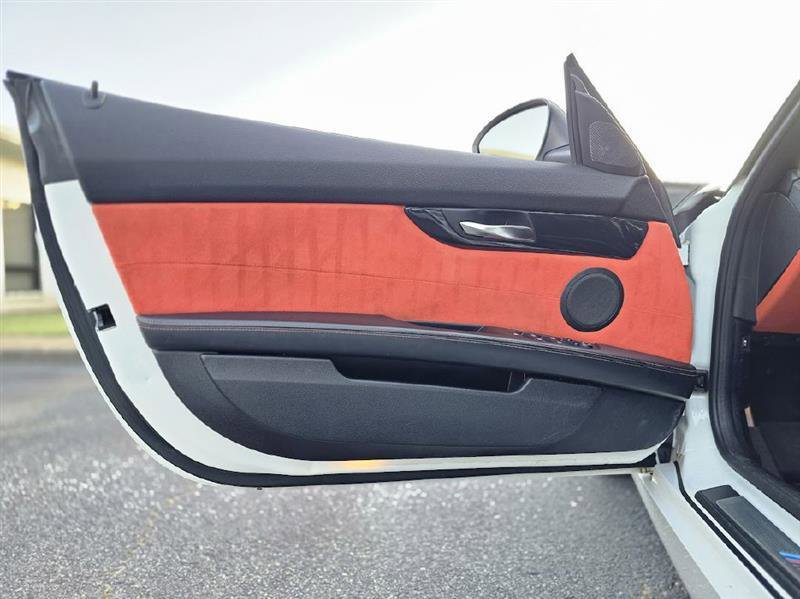 Used 2015 BMW Z4 sDrive35is RWD image 30
