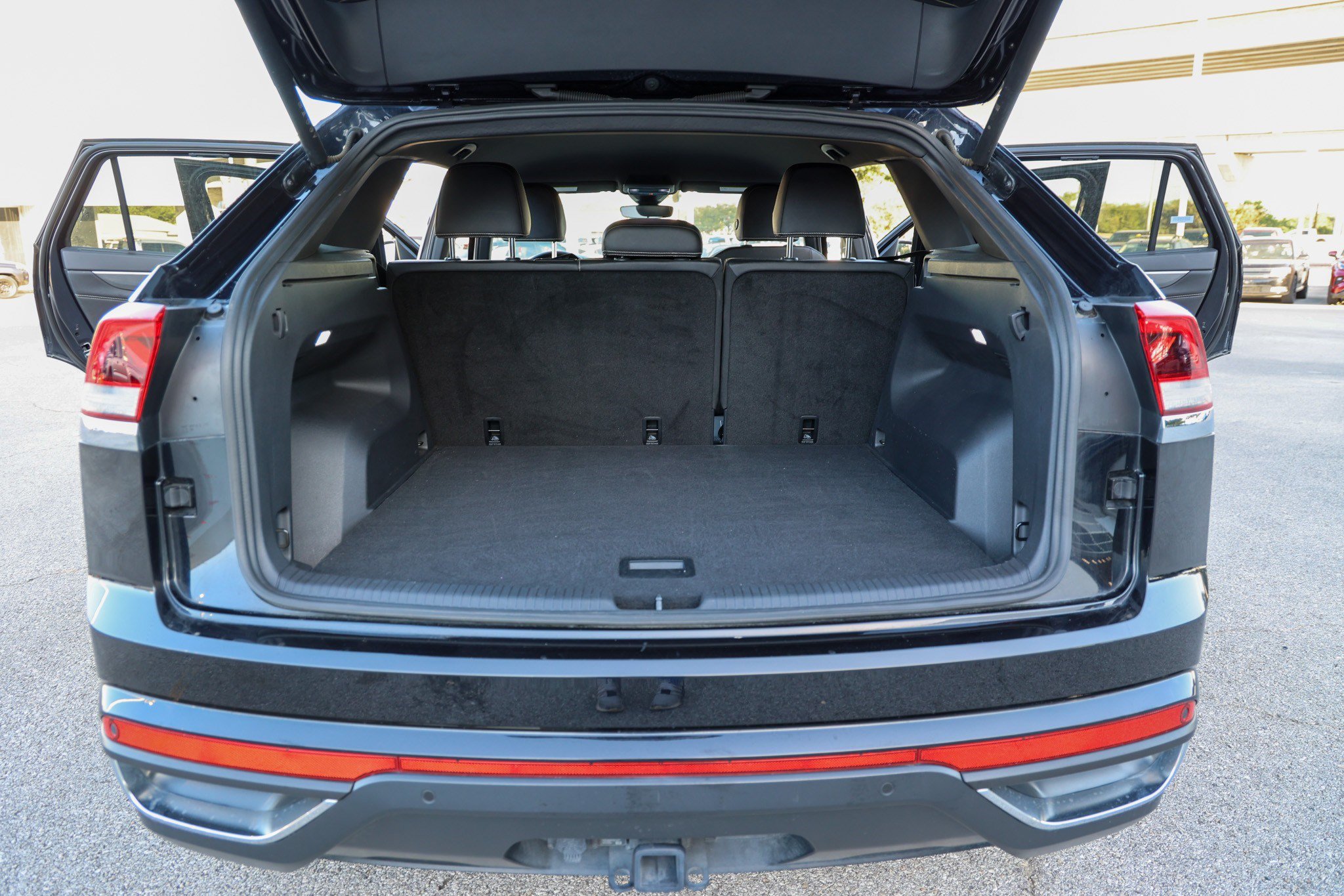 Used 2025 Volkswagen Atlas Cross Sport SE AWD/4WD image 36