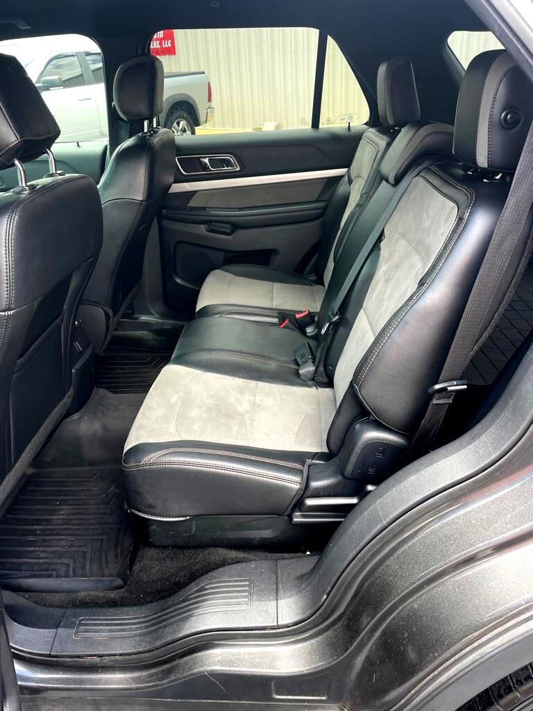 Used 2017 Ford Explorer XLT w/ Equipment Group 202A image 7