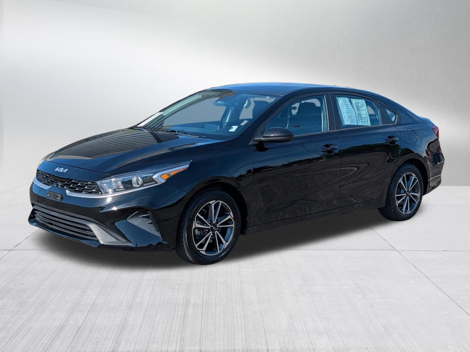 Certified 2023 Kia Forte LXS FWD image 3