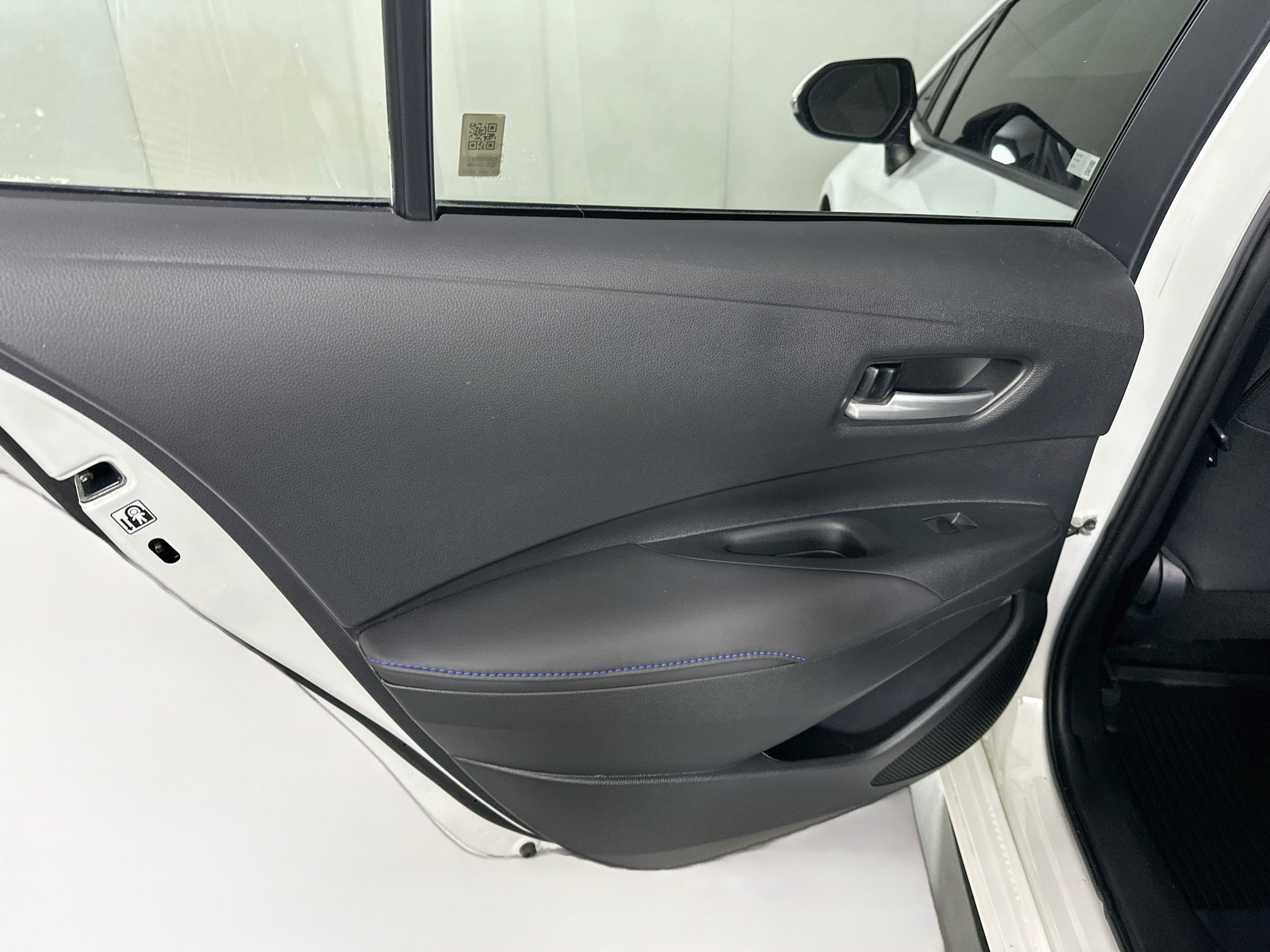 Used 2020 Toyota Corolla SE w/ SE Premium Package FWD image 25