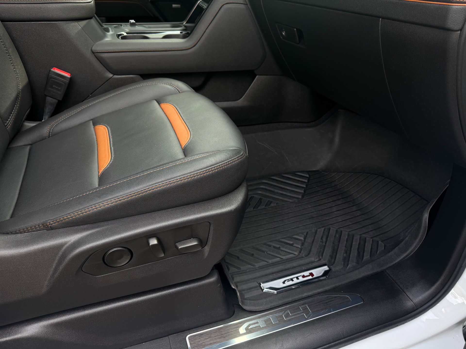 Used 2024 GMC Sierra 2500 AT4 w/ AT4 Preferred Package image 30