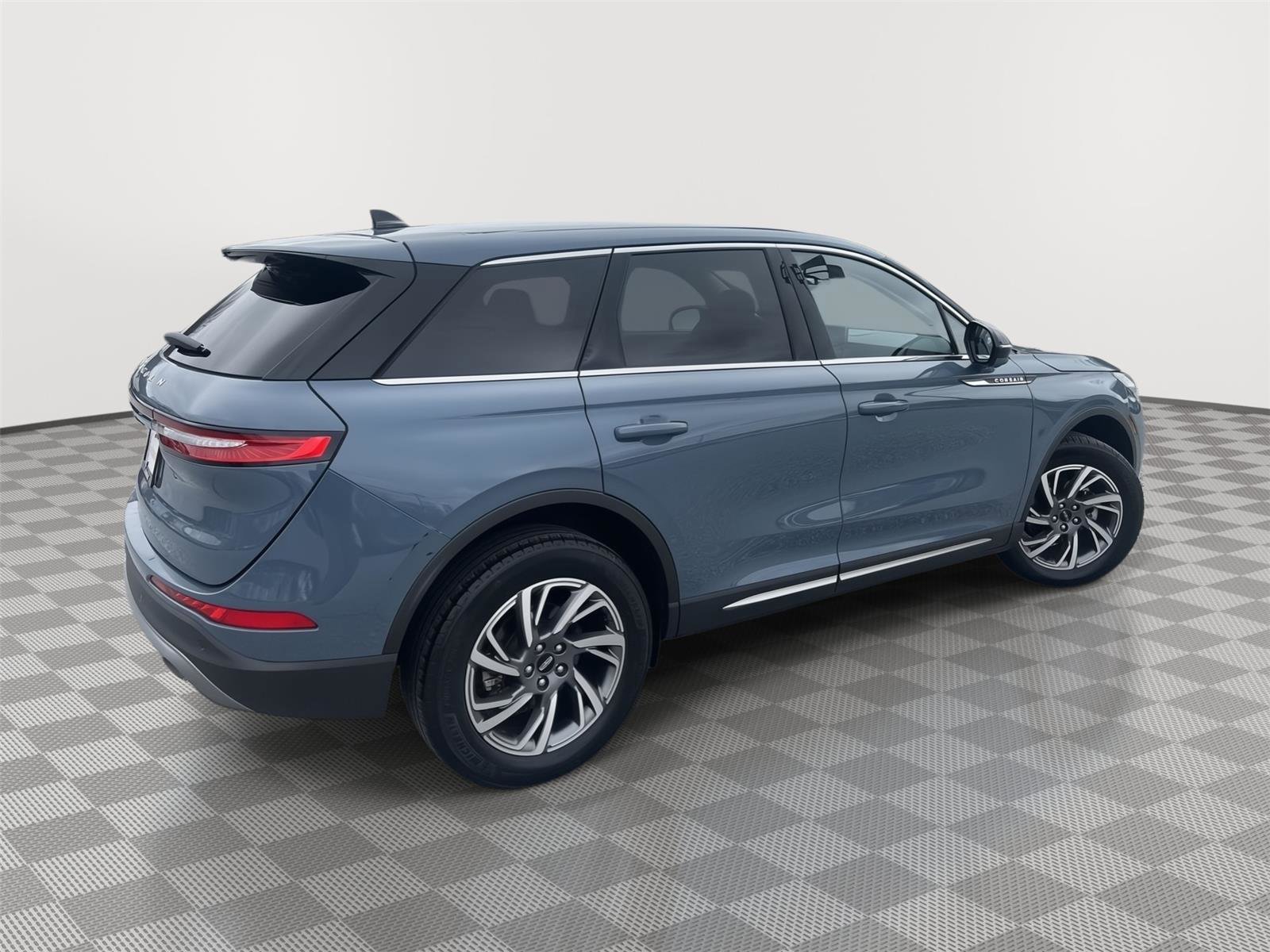 Used 2023 Lincoln Corsair AWD w/ Equipment Group 101A image 4