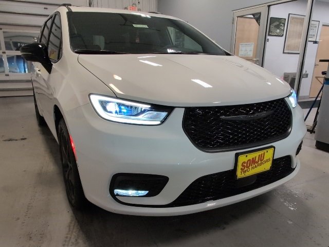 New 2026 Chrysler Pacifica Select image 39