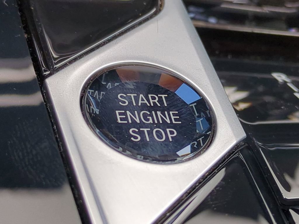 Used 2024 BMW X7 xDrive40i w/ Executive Package image 28