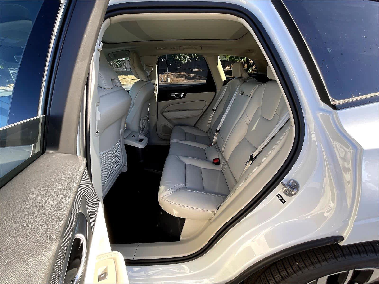 New 2026 Volvo XC60 T8 Ultra w/ Protection Package Premier AWD/4WD image 12