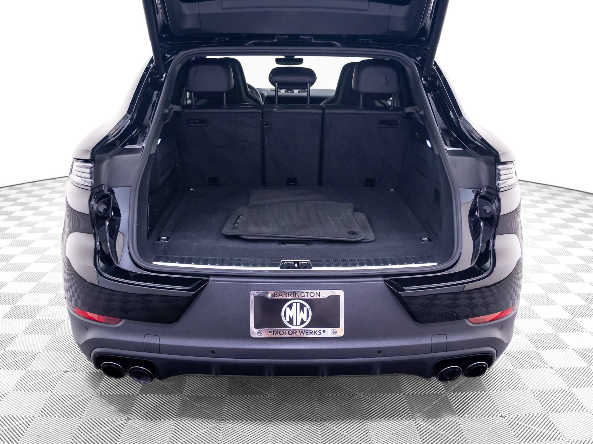 Certified 2025 Porsche Cayenne E-Hybrid Coupe AWD/4WD image 32