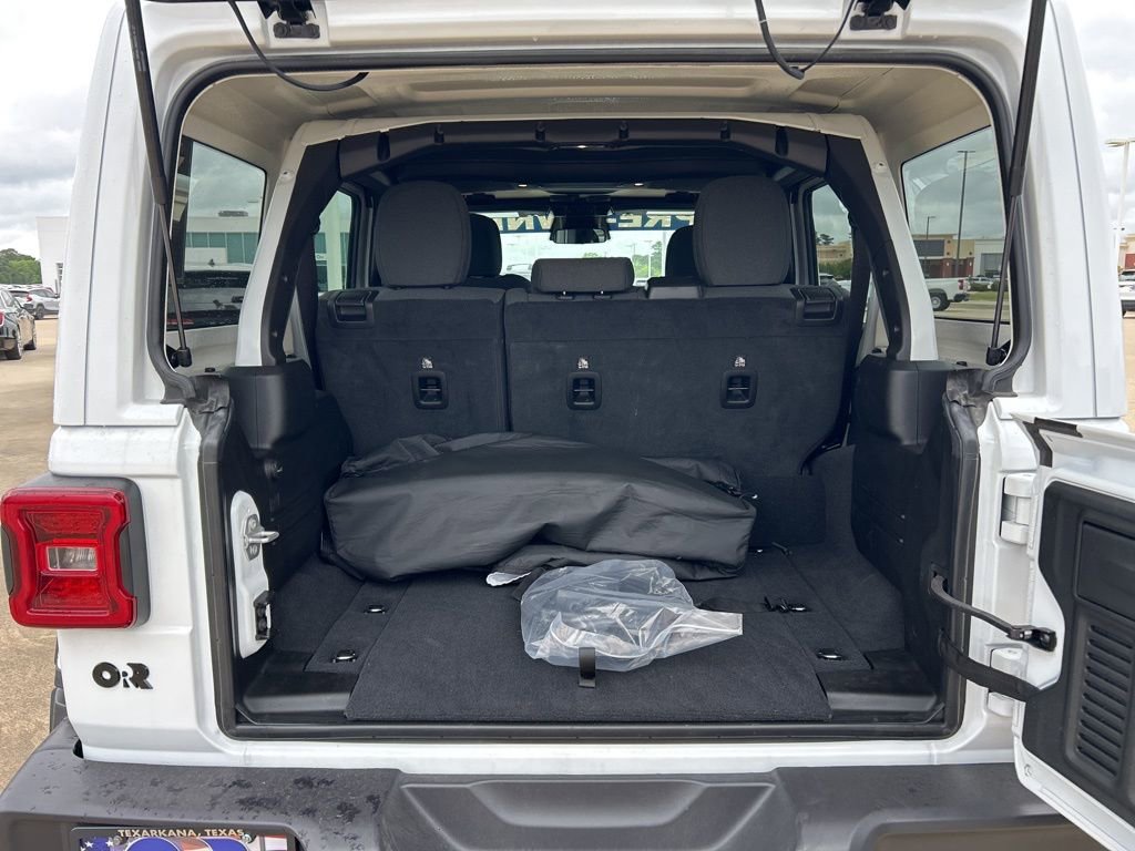 Used 2025 Jeep Wrangler Unlimited Sahara image 6