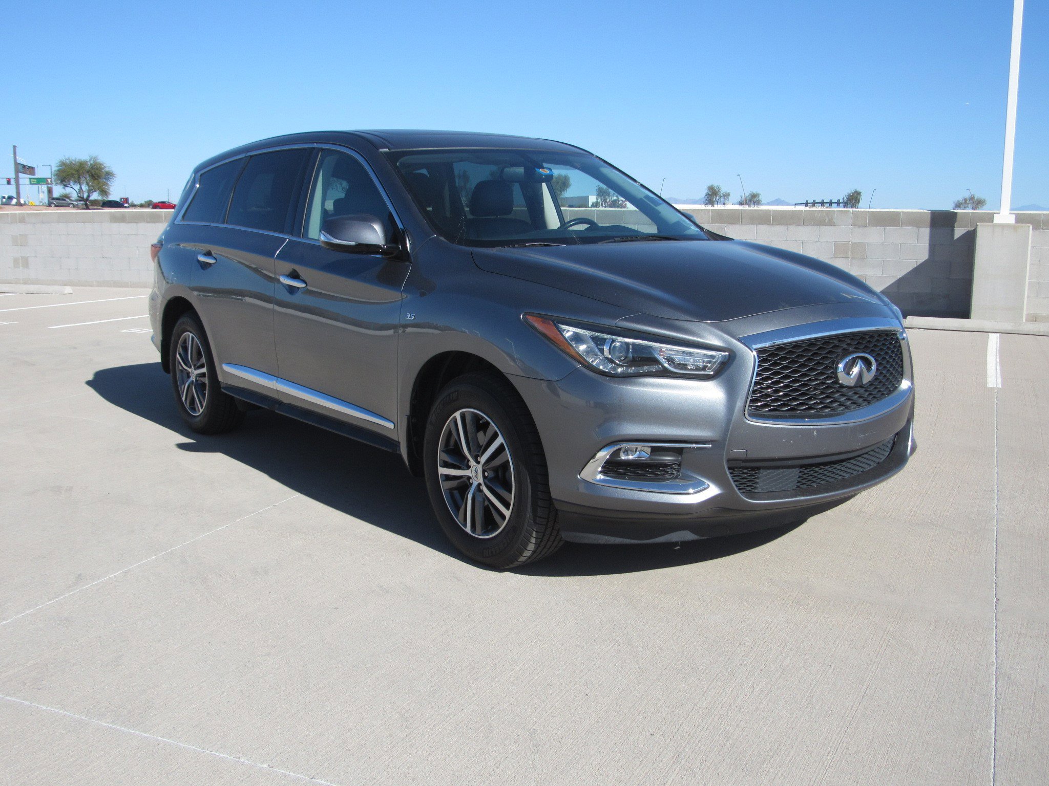 Used 2018 INFINITI QX60 Luxe image 2