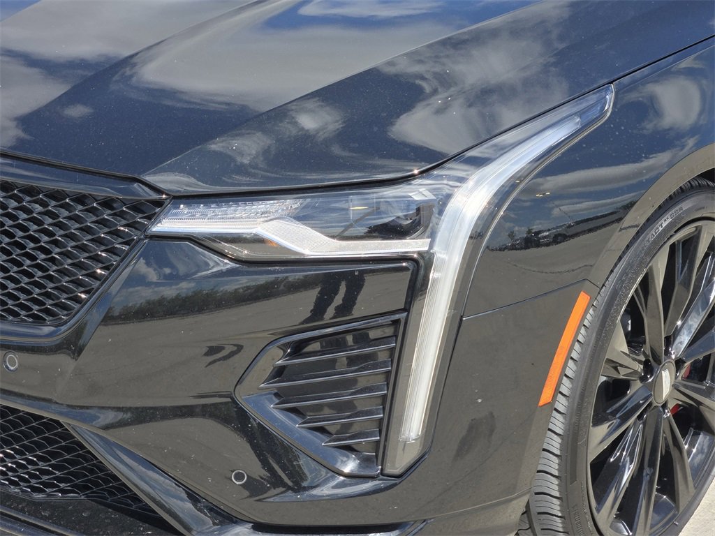 Used 2022 Cadillac CT4 V image 3