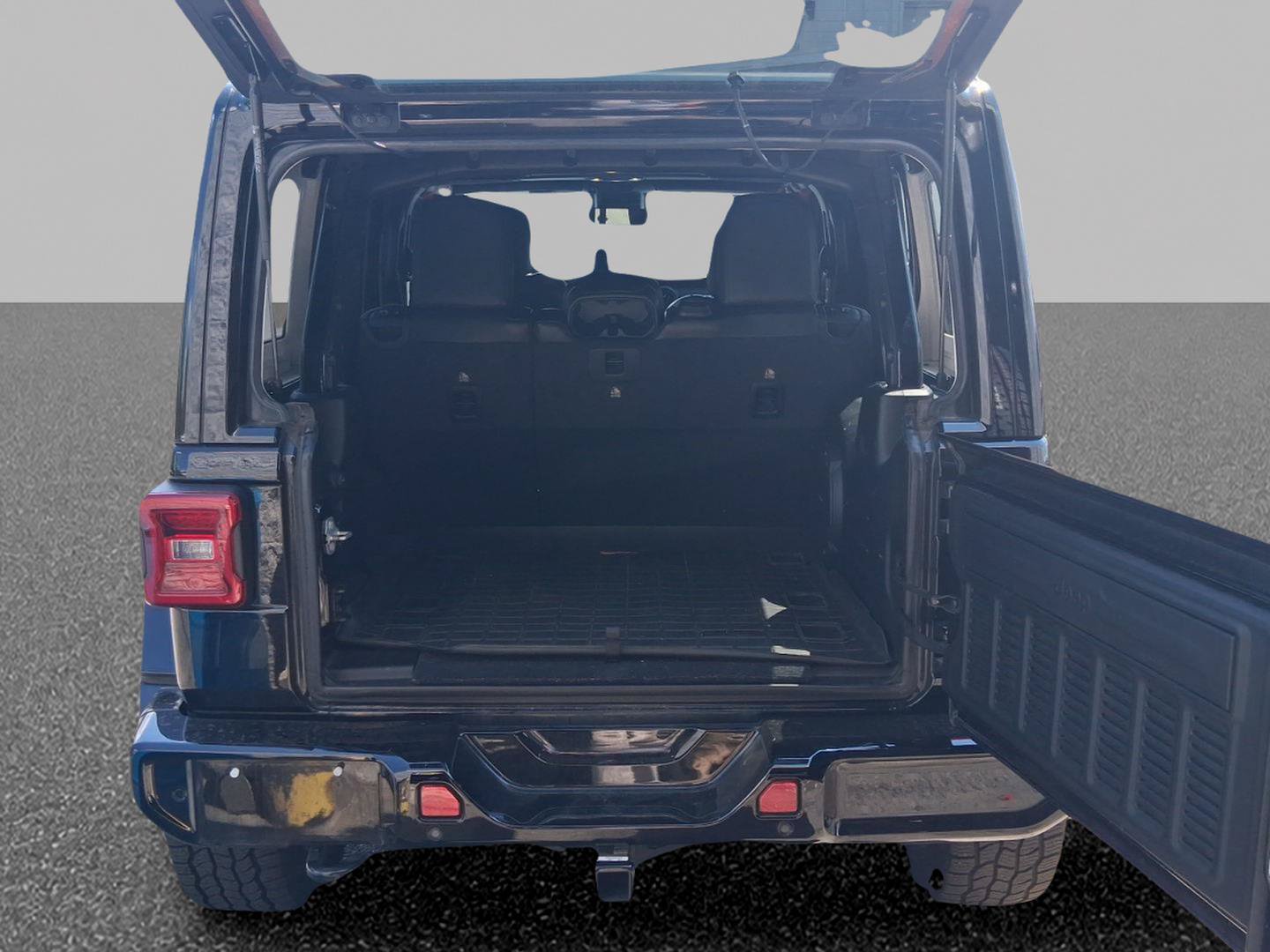 Used 2021 Jeep Wrangler Unlimited Sahara AWD/4WD image 10