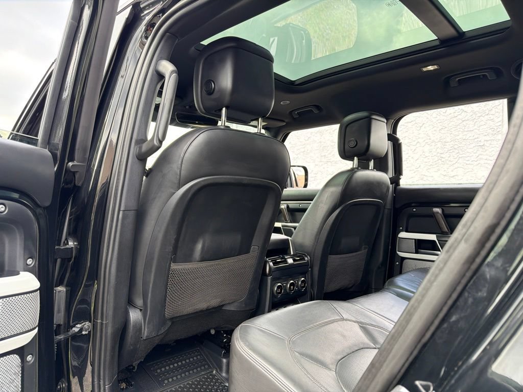 Used 2023 Land Rover Defender 130 SE AWD/4WD image 28