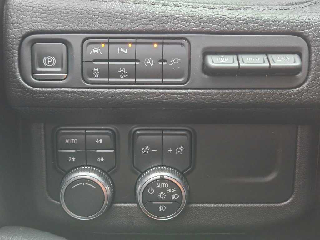 Used 2021 GMC Yukon XL Denali image 13