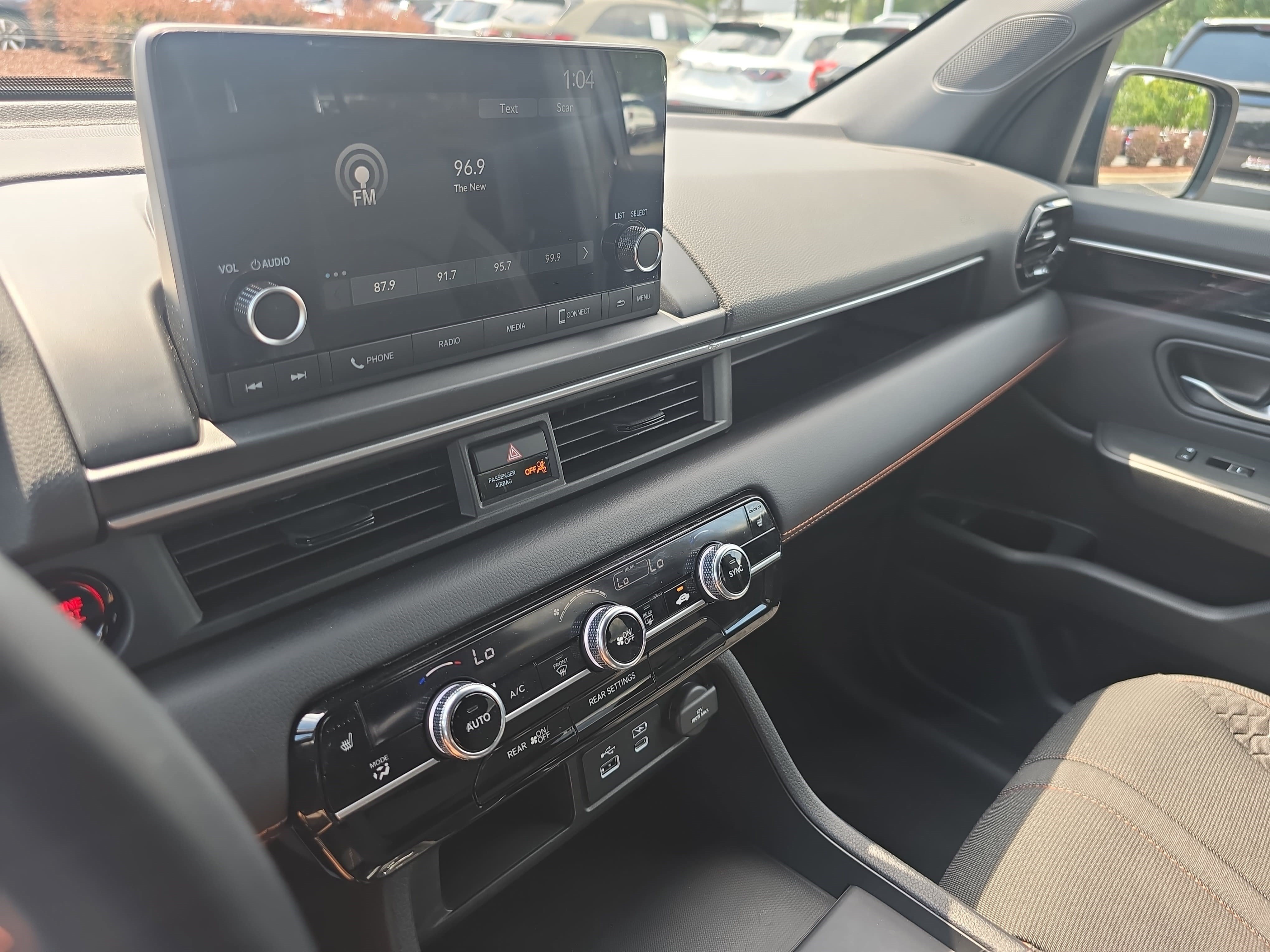 Used 2025 Honda Pilot Sport image 21
