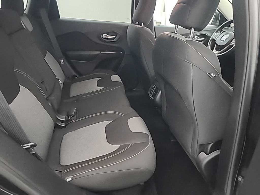 Used 2014 Jeep Cherokee Latitude w/ Comfort/Convenience Group AWD/4WD image 17