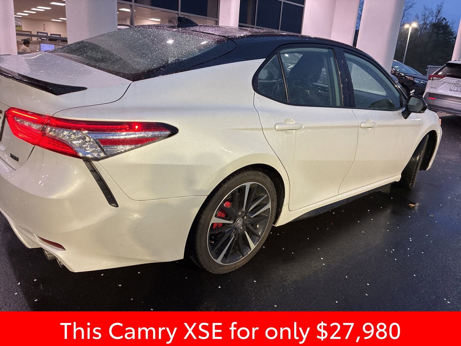 Used 2020 Toyota Camry XSE image 3