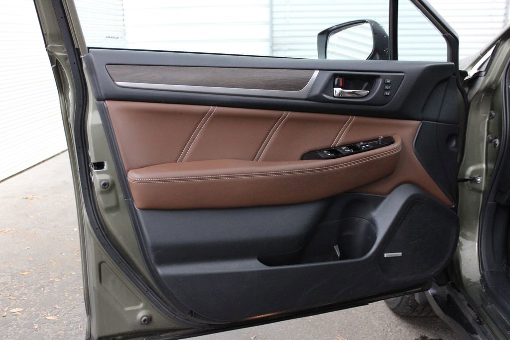 Used 2017 Subaru Outback 3.6R Touring w/ Popular Package #5A image 7