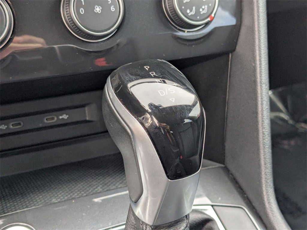 Used 2024 Volkswagen Tiguan Wolfsburg Edition image 17