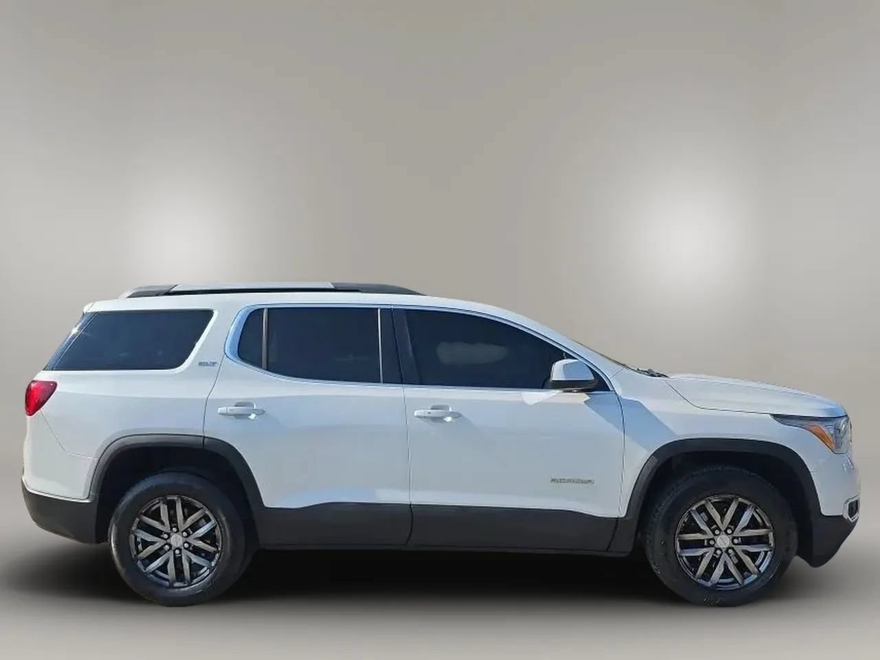 Used 2017 GMC Acadia SLT FWD image 9