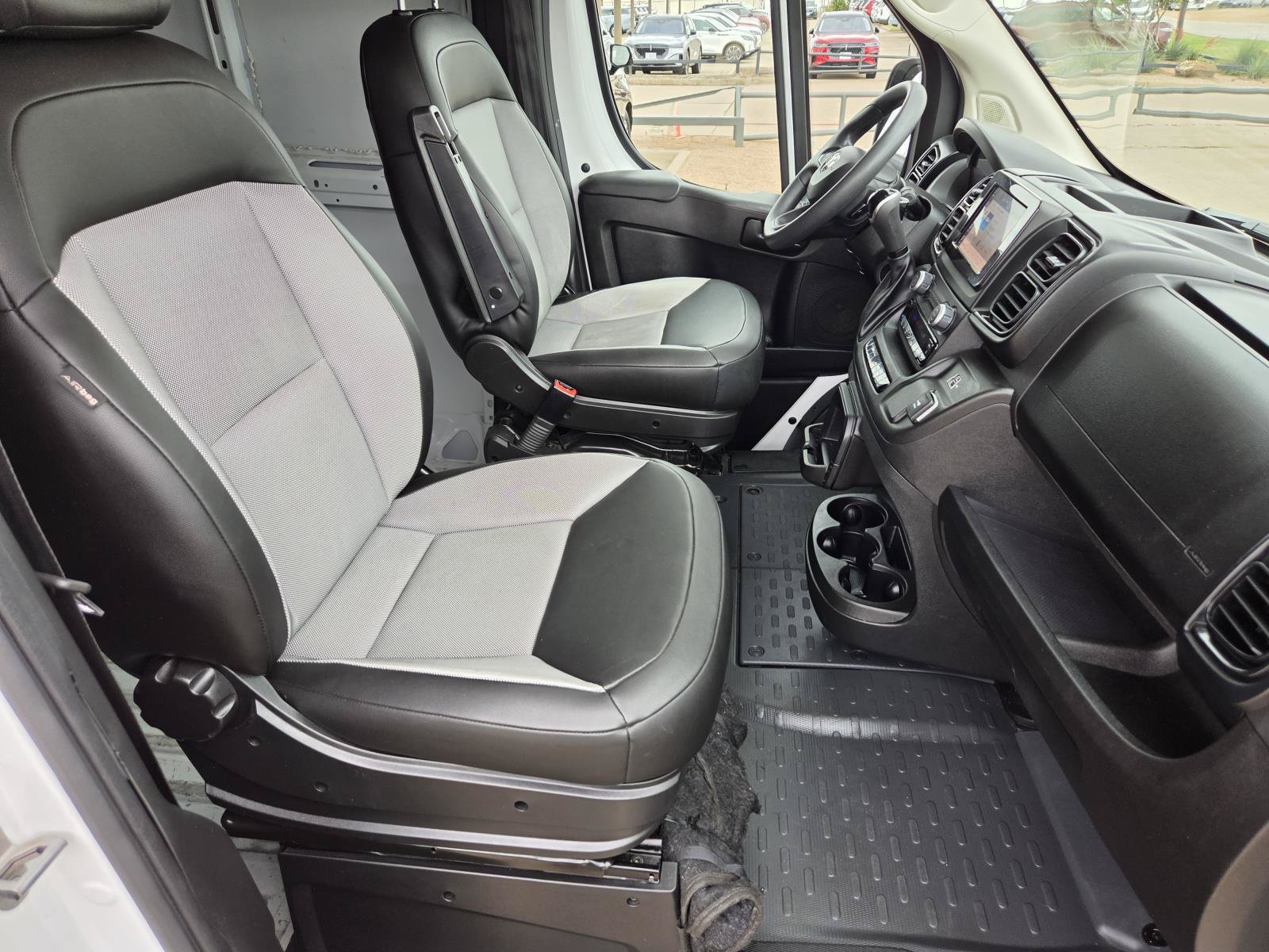 Used 2025 RAM ProMaster 2500 w/ Convenience Group FWD image 9