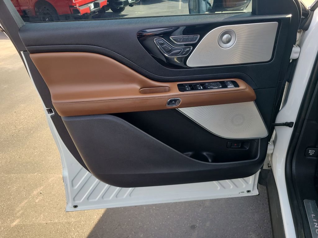 Used 2022 Lincoln Aviator Reserve w/ Equipment Group 201A AWD/4WD image 21