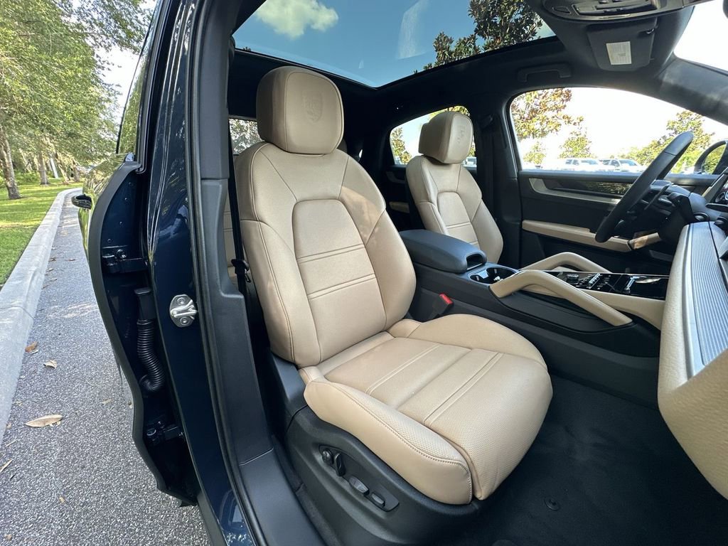 New 2025 Porsche Cayenne Coupe image 29
