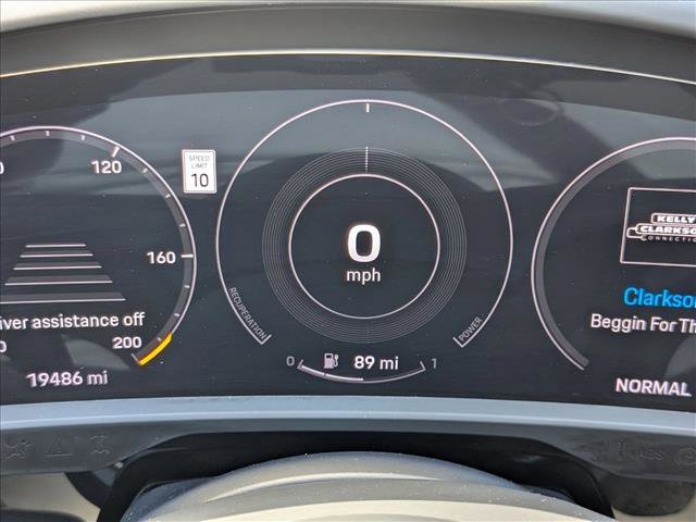 Used 2023 Porsche Taycan image 11