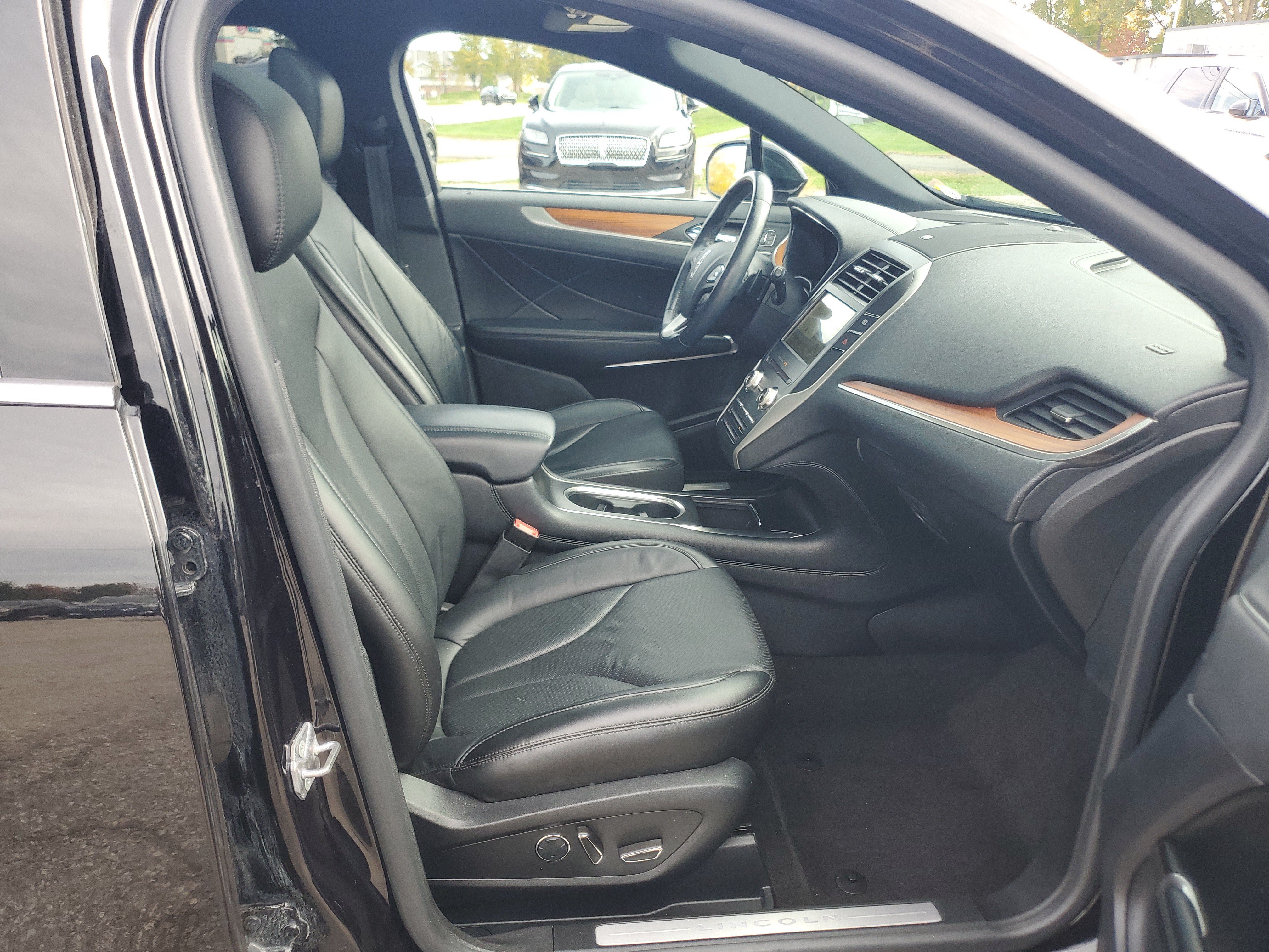 Used 2019 Lincoln MKC Reserve w/ MKC Climate Package AWD/4WD image 9