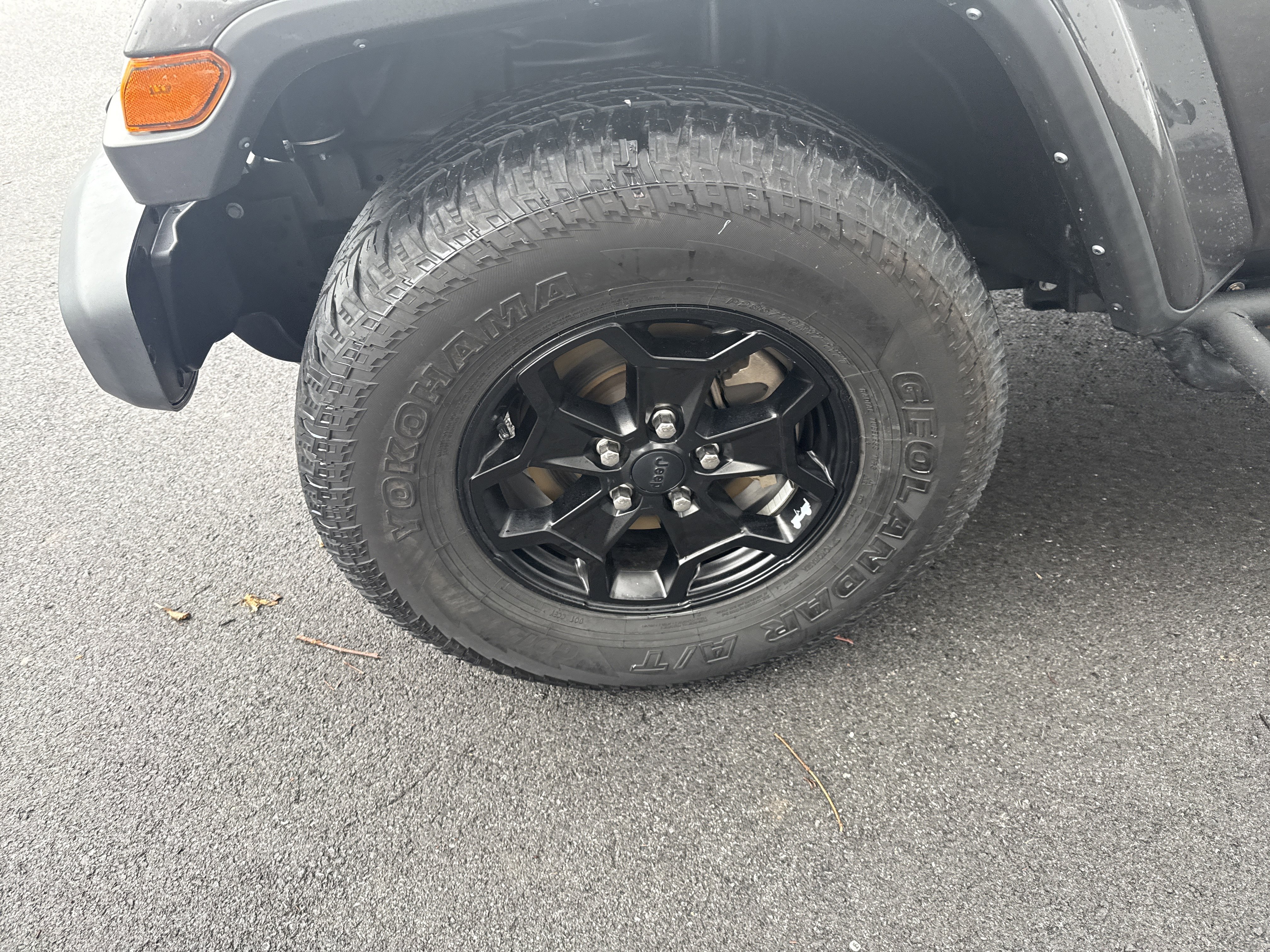 Used 2021 Jeep Gladiator Willys image 11