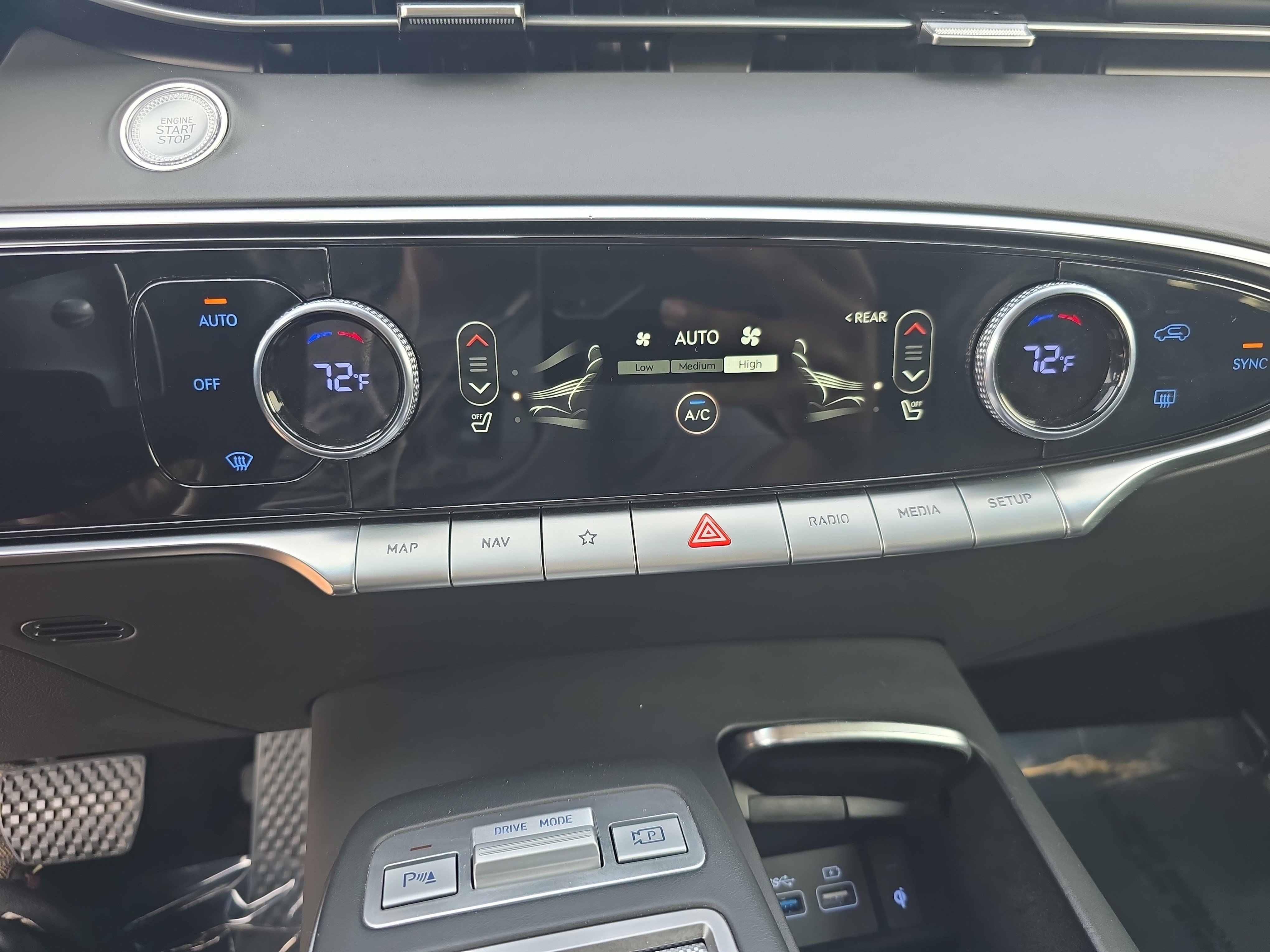 Used 2025 Genesis GV70 2.5T AWD/4WD image 18