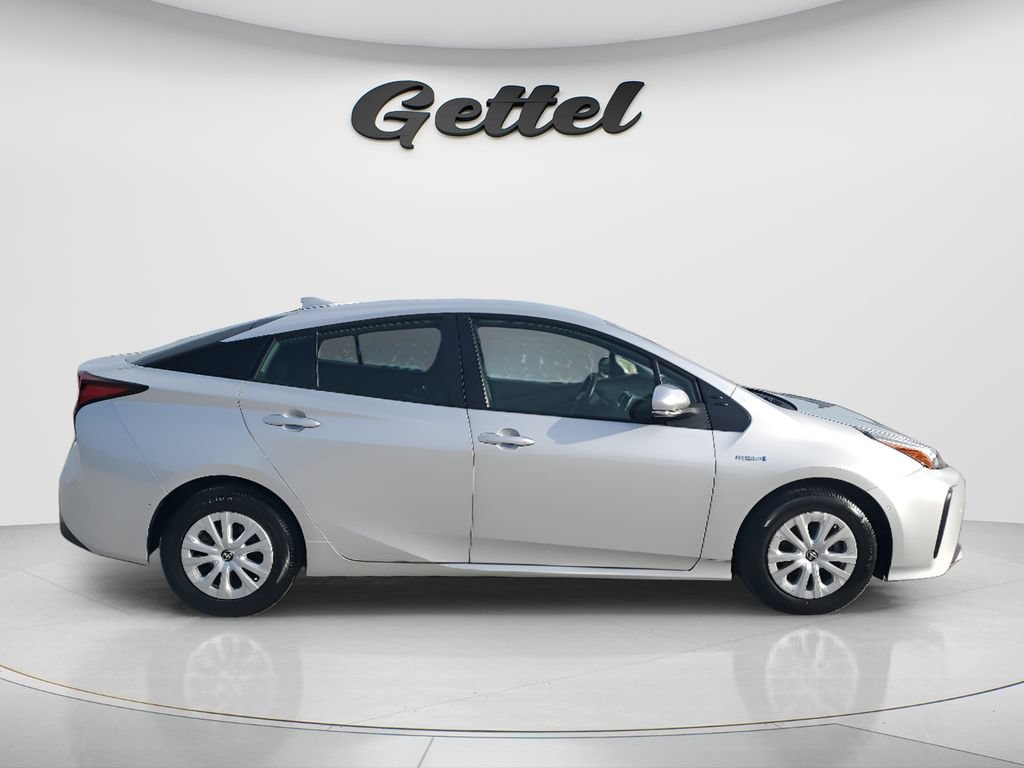 Certified 2021 Toyota Prius LE FWD image 4