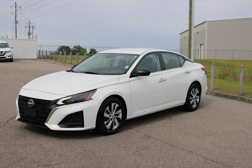 Used 2024 Nissan Altima 2.5 S FWD image 2
