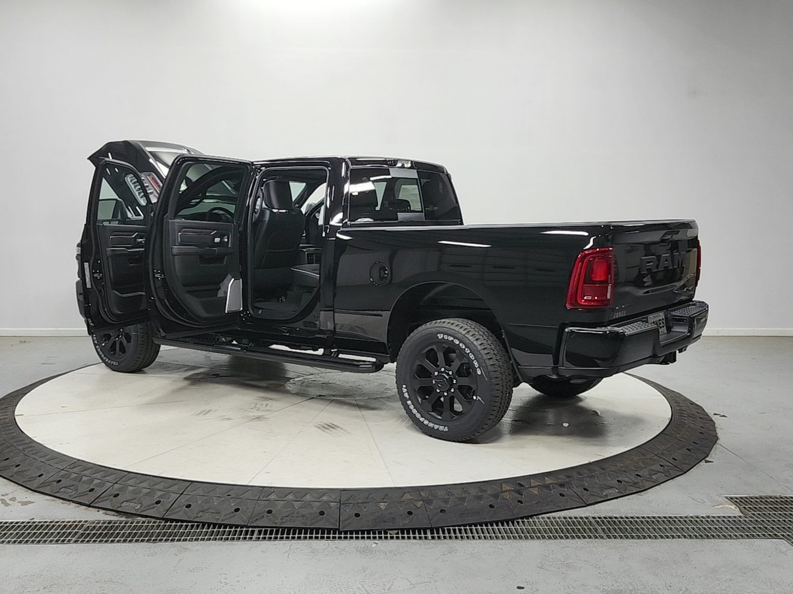 New 2026 RAM 2500 Laramie AWD/4WD image 14