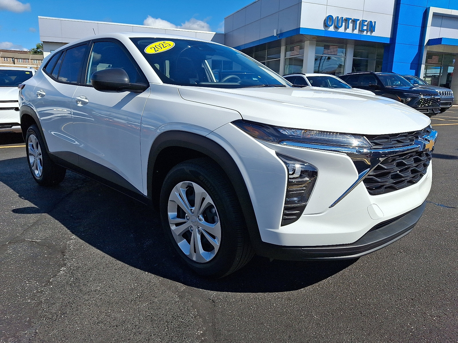 Used 2025 Chevrolet Trax LS image 7