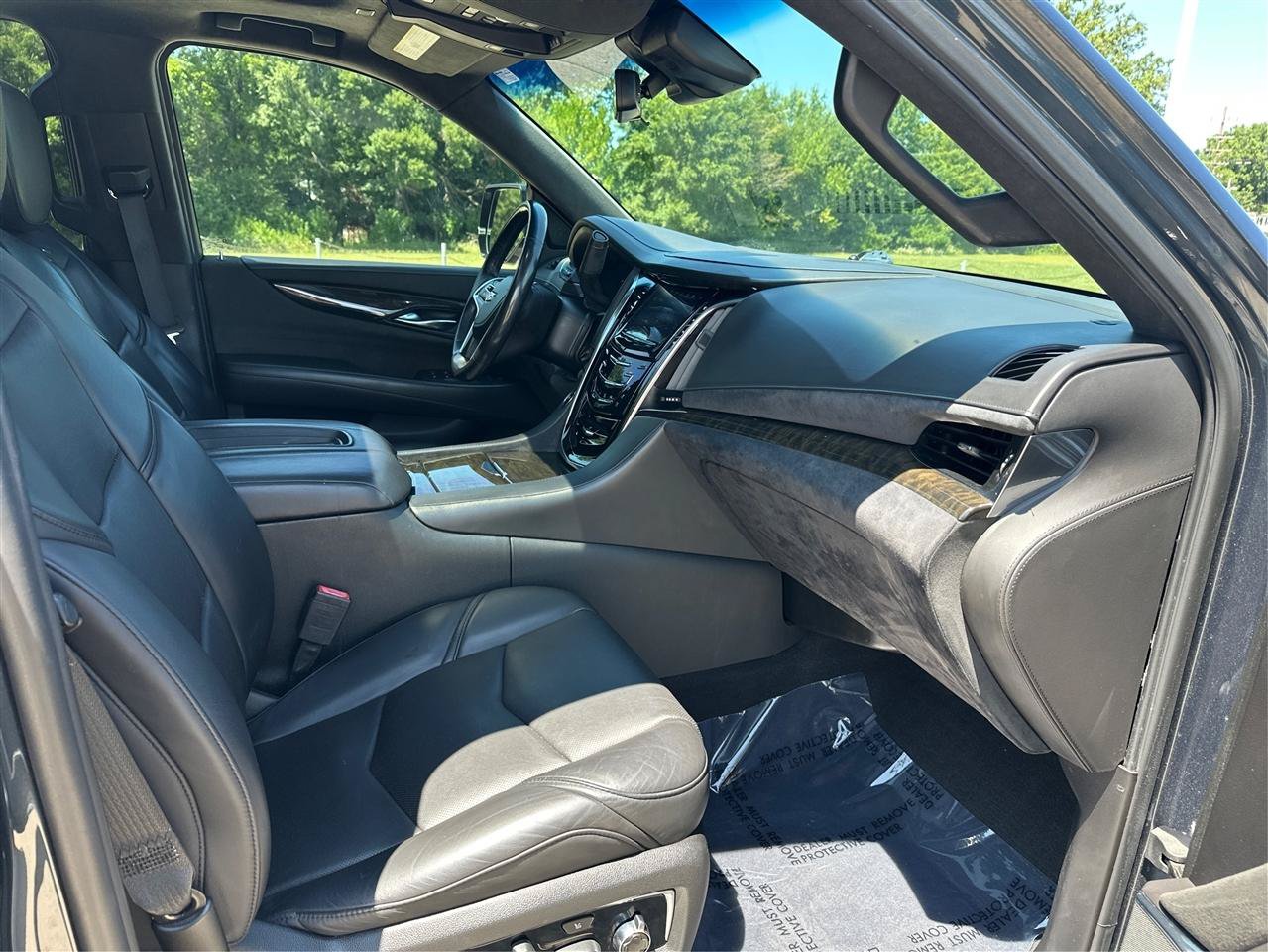Used 2019 Cadillac Escalade ESV Platinum AWD/4WD image 40