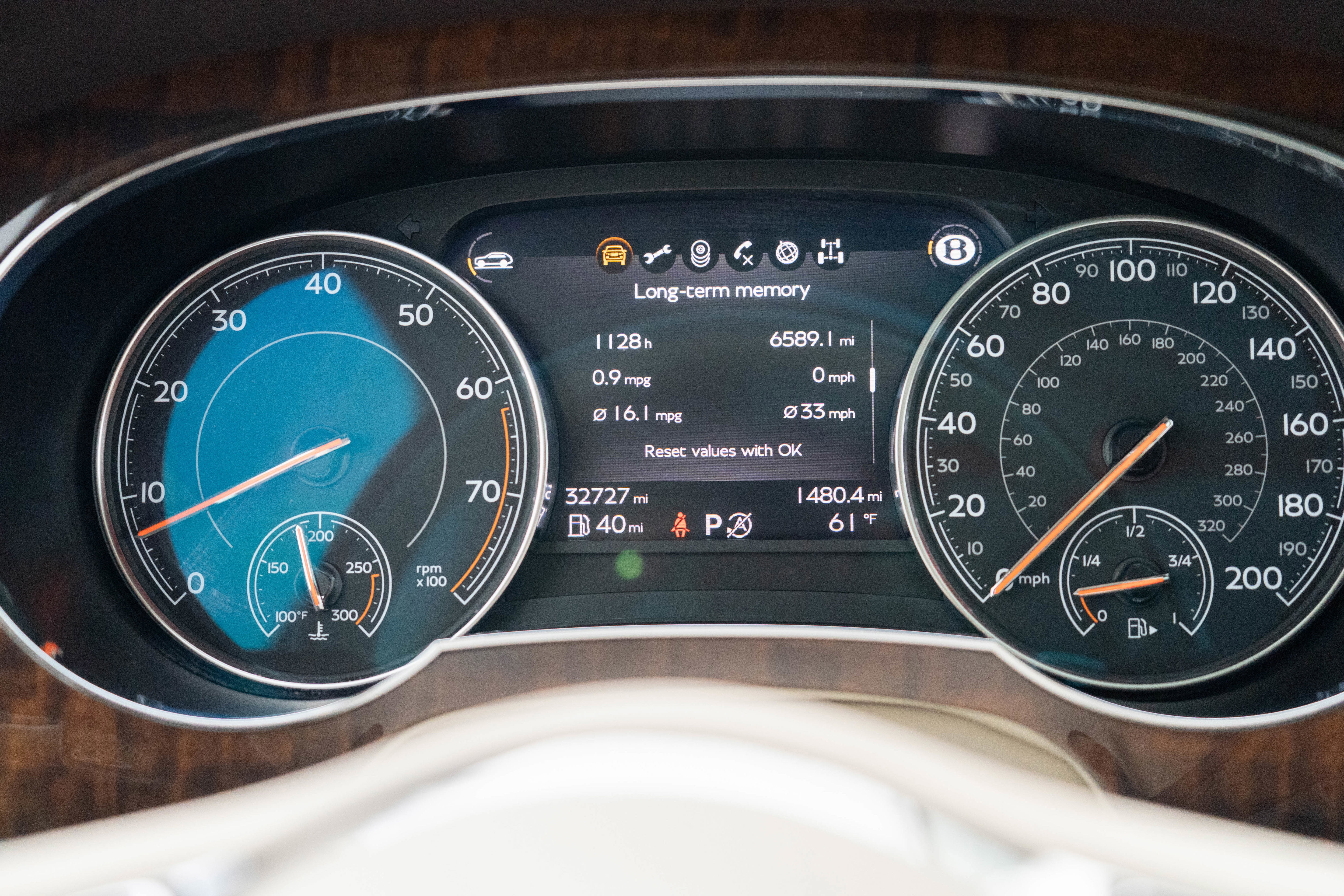 Used 2017 Bentley Bentayga image 17