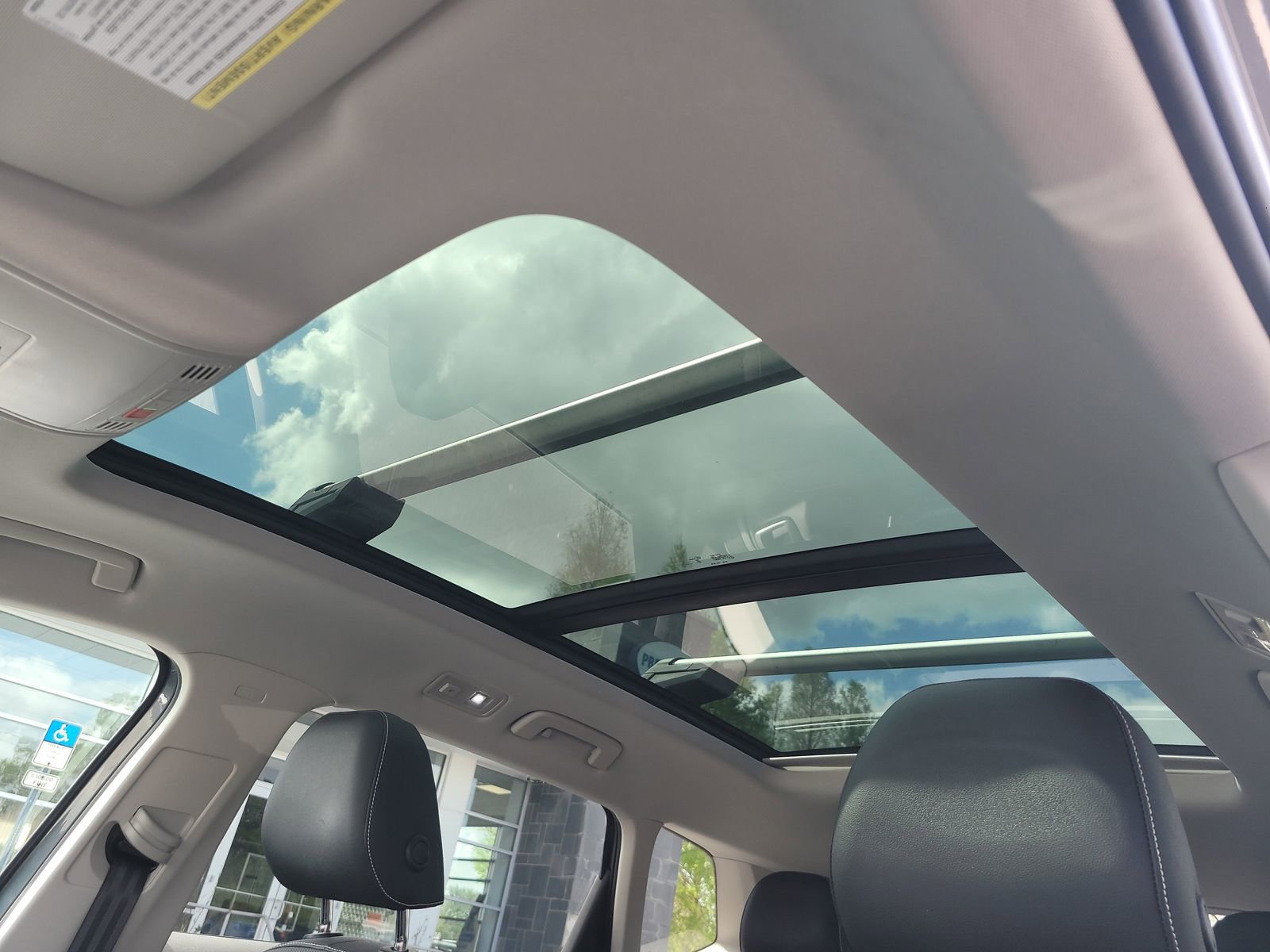 Used 2024 Volkswagen Taos SE image 17