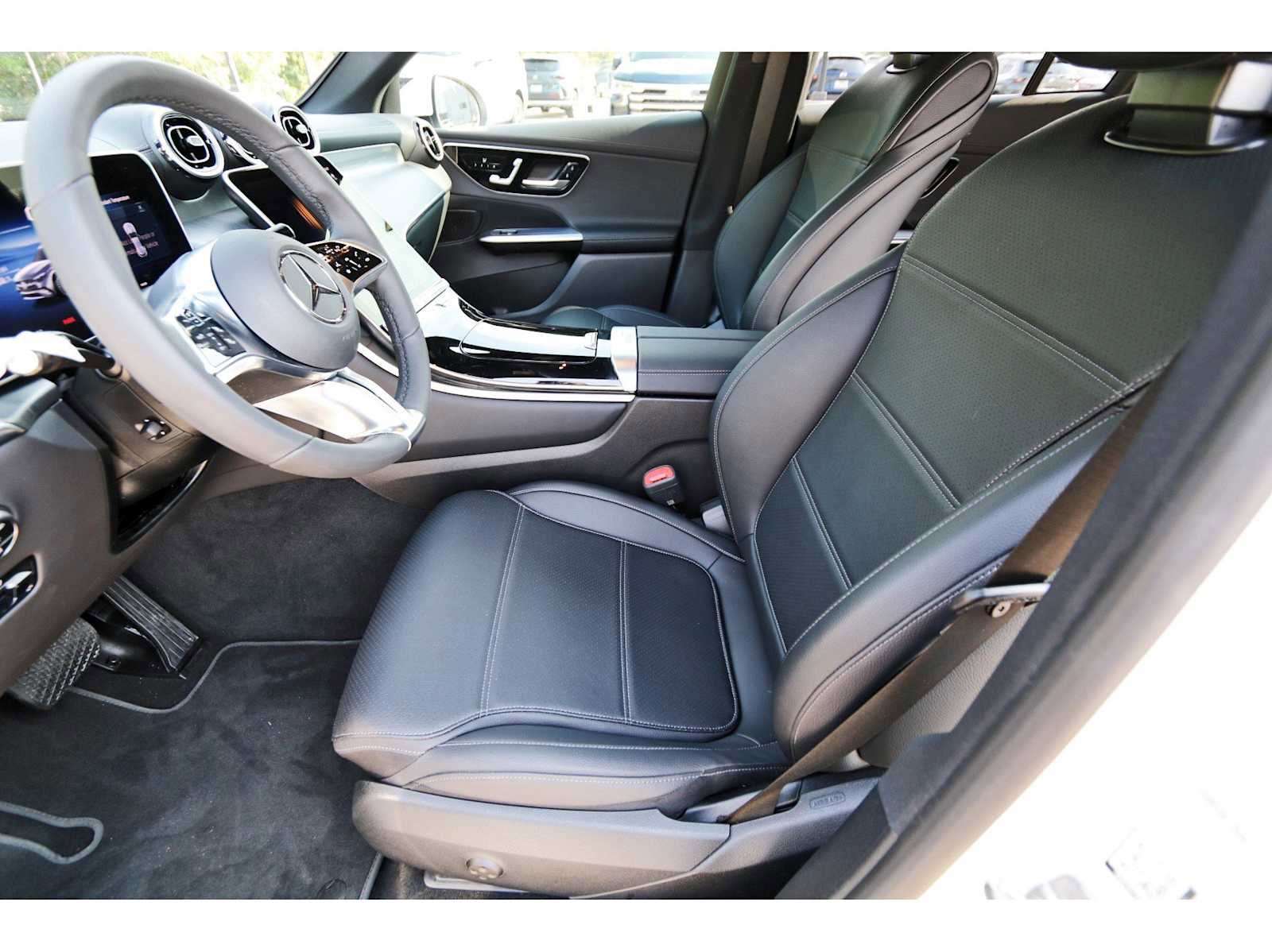 Used 2025 Mercedes-Benz GLC 300 image 11