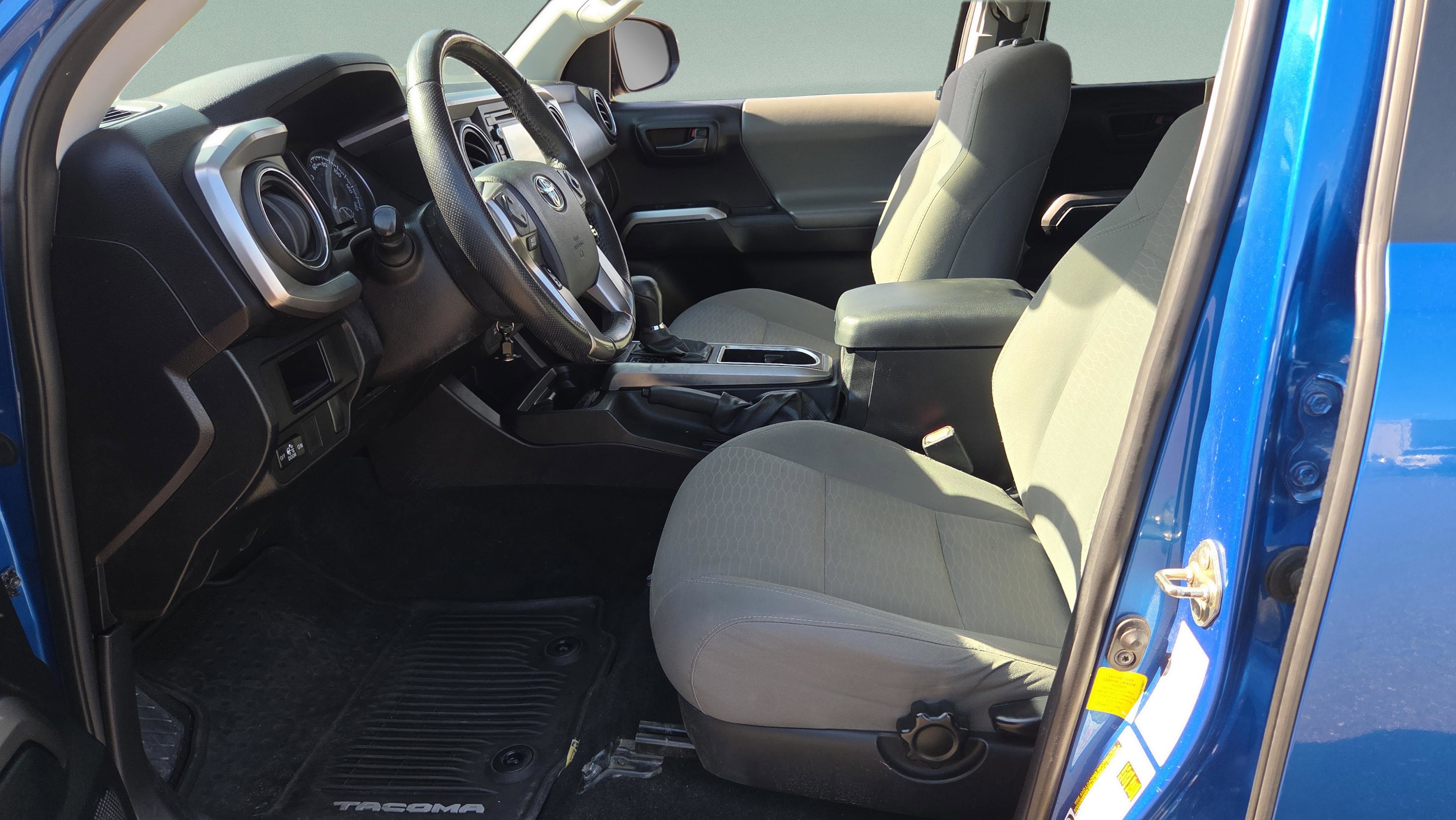 Used 2016 Toyota Tacoma SR5 w/ Towing Package image 12