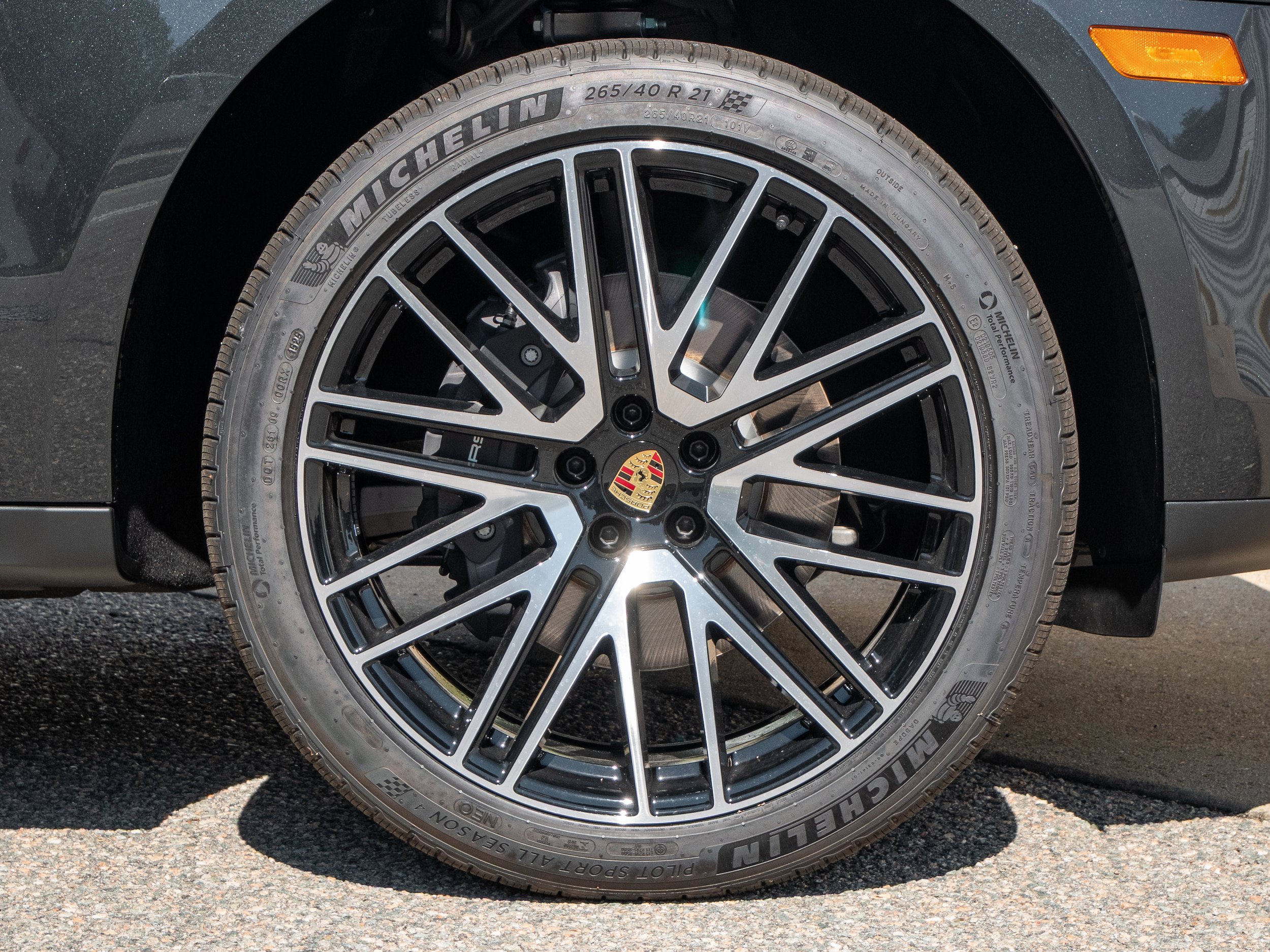 Certified 2026 Porsche Macan AWD/4WD image 14