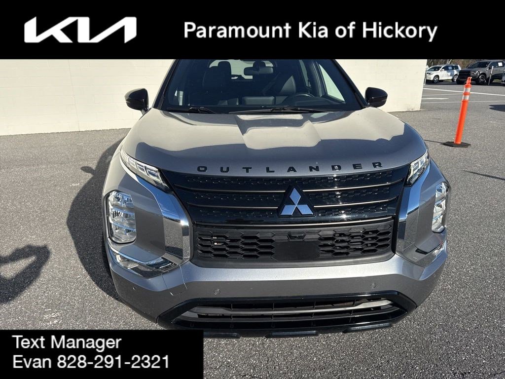 Used 2022 Mitsubishi Outlander SEL Black Edition FWD image 2