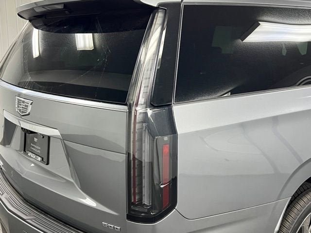 New 2026 Cadillac Escalade ESV Luxury w/ LPO, Radiant Package AWD/4WD image 11