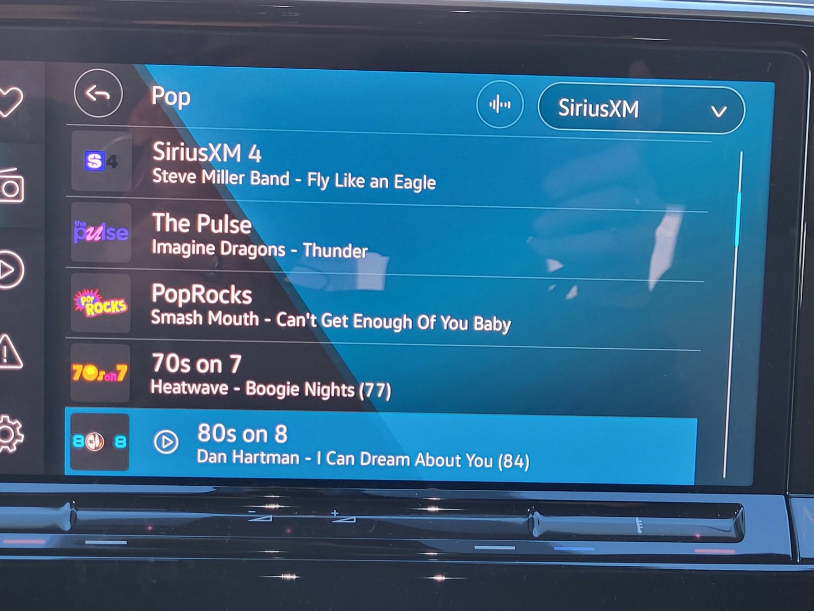 Used 2024 Volkswagen Atlas Cross Sport SE image 29