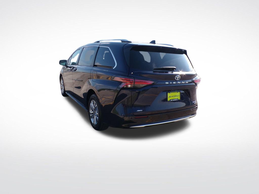 Used 2021 Toyota Sienna Platinum AWD/4WD image 4