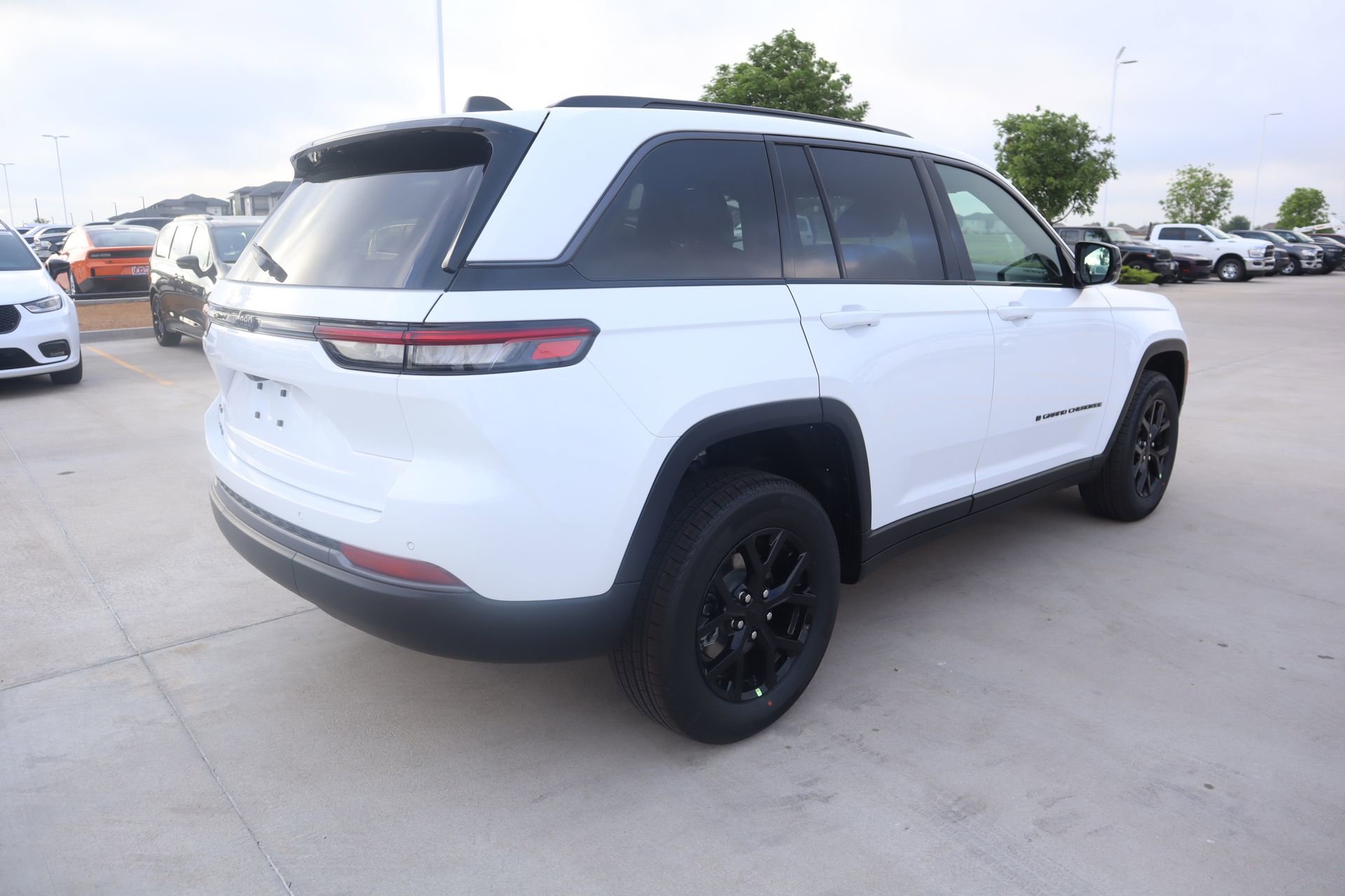 New 2026 Jeep Grand Cherokee Altitude AWD/4WD image 22